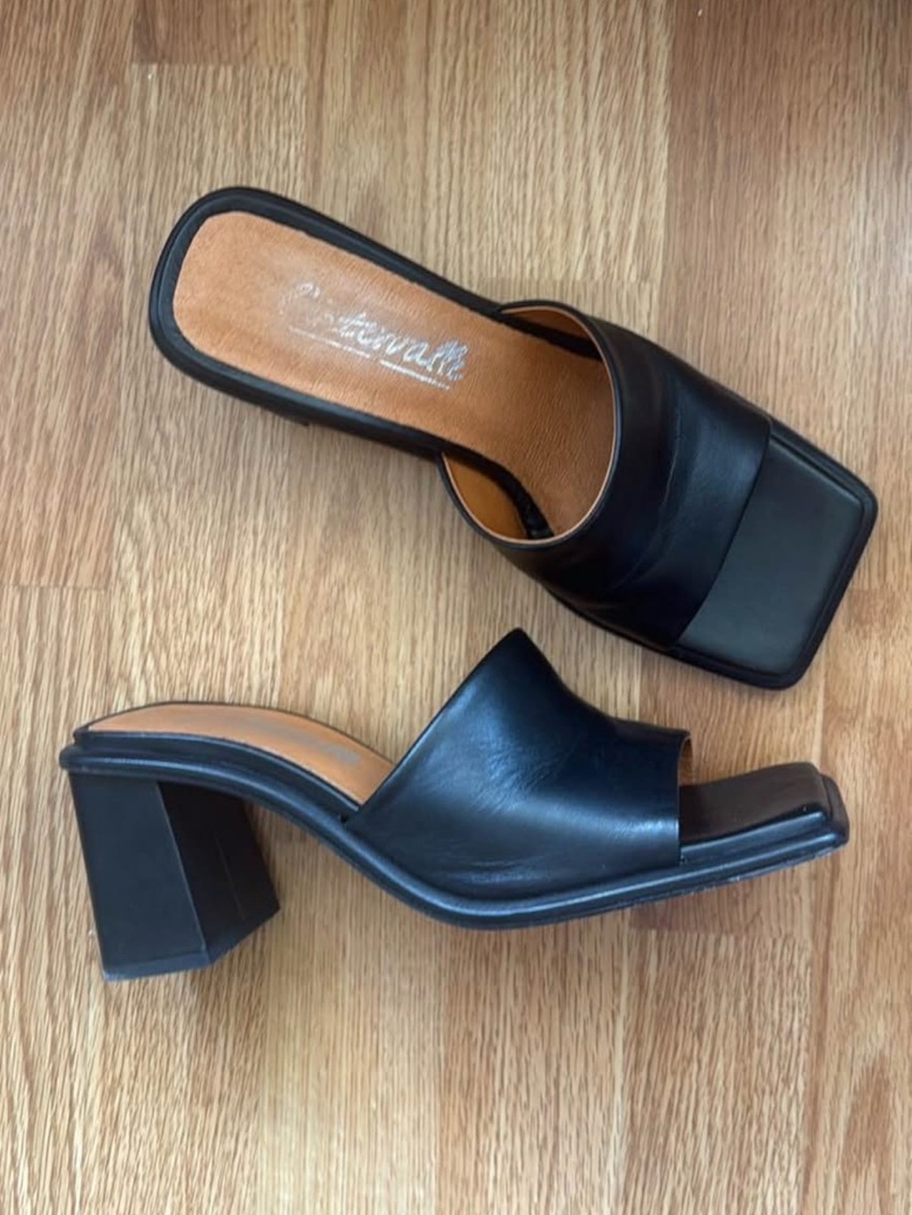 L'INTERVALLE Black Leather Block Heel Mule Sandals